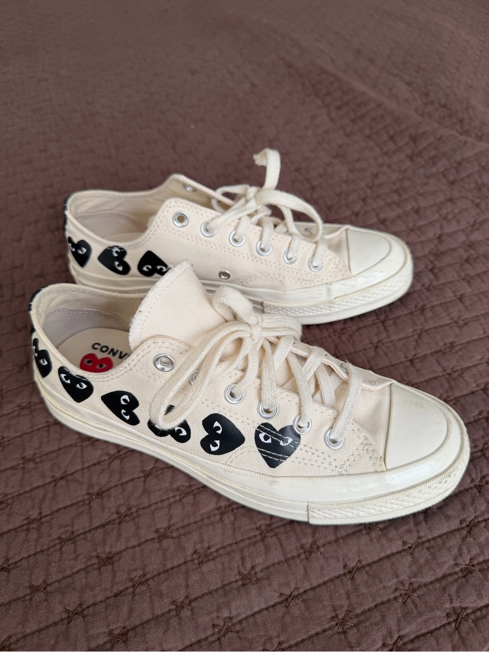 Converse Play by Comme des Garçons Low-Top Sneakers with Black Heart Motif - Picture 2 of 6